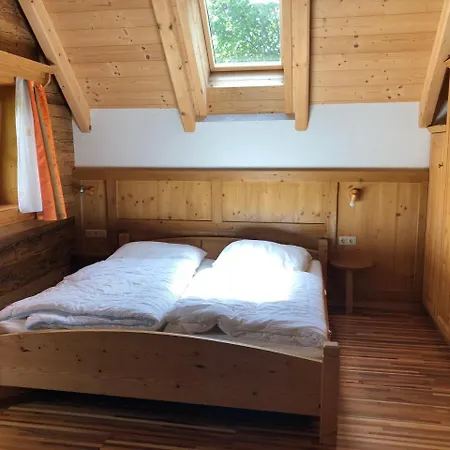 Waldheimathuetten * Sankt Kathrein am Hauenstein